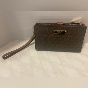 Double Zip Wallet Wristlet Brown/dark brown. Gold accents